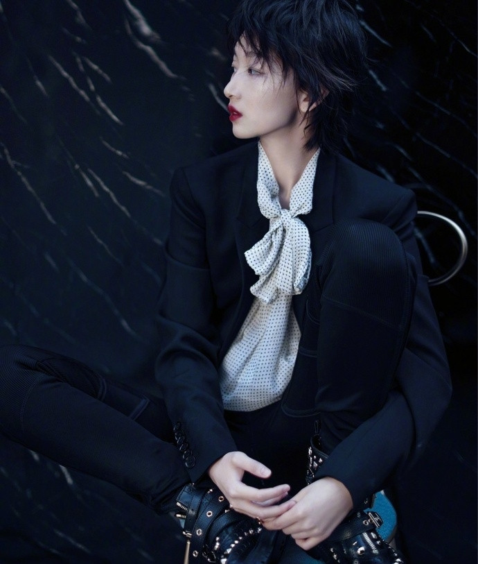 高清中国内地影视河北省石家庄女演员周冬雨百变造型时尚杂志写真图片壁纸图片