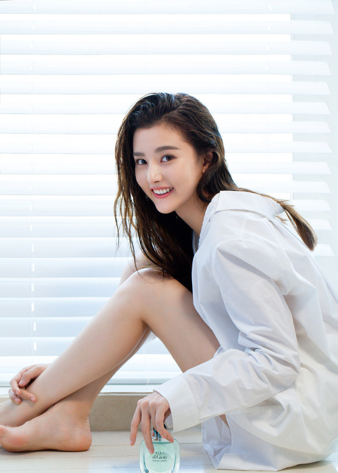 中国北京当代95后女演员小哪吒宋祖儿时尚清新写真桌面壁纸图片 中国北京当代95后女演员小哪吒宋祖儿时尚清新写真桌面壁纸图片