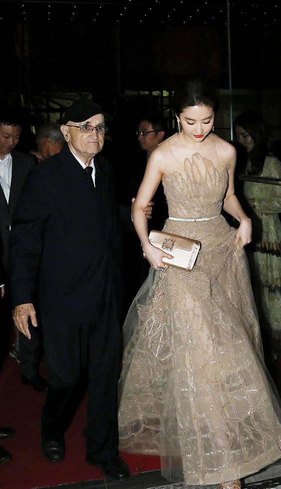 刘亦菲电影见面会时尚连衣裙仙气写真图片