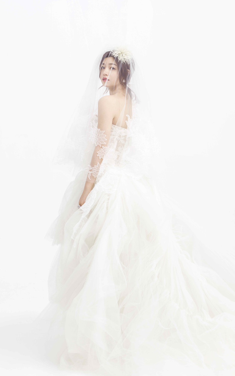吴倩婚纱长裙唯美写真图片 武大校花吴倩图片写真集合图片