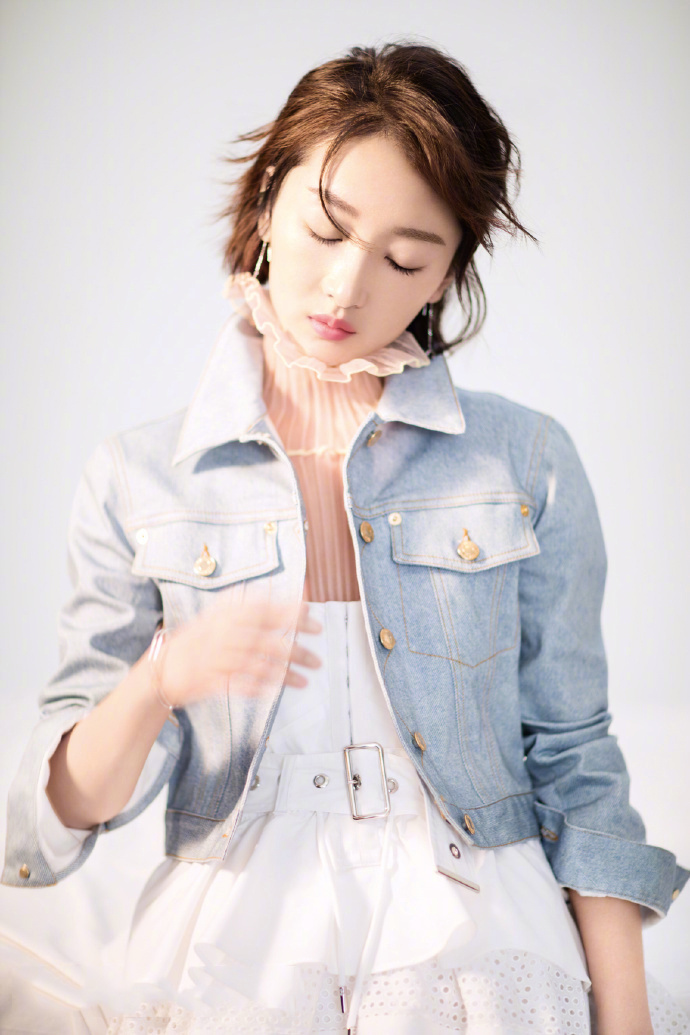 高清中国内地影视河北省石家庄女演员周冬雨百变造型时尚杂志写真图片壁纸图片