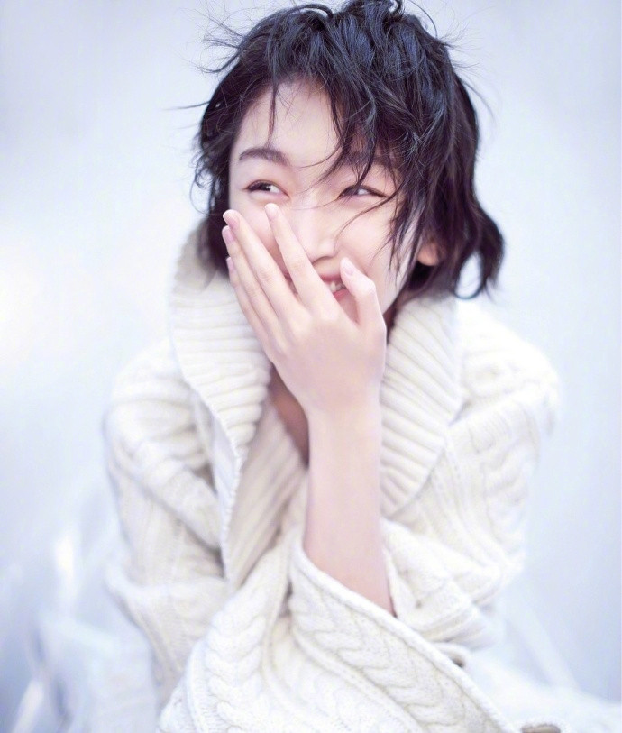 高清中国内地影视河北省石家庄女演员周冬雨百变造型时尚杂志写真图片壁纸图片