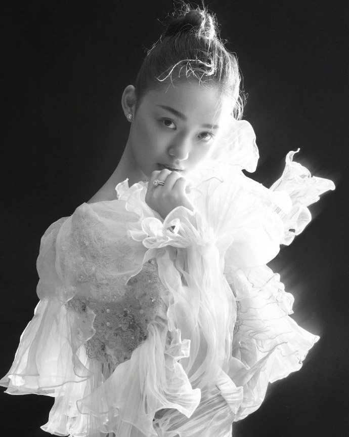 严屹宽杜若溪婚纱写真图片 明星夫妻温馨写真图片图片