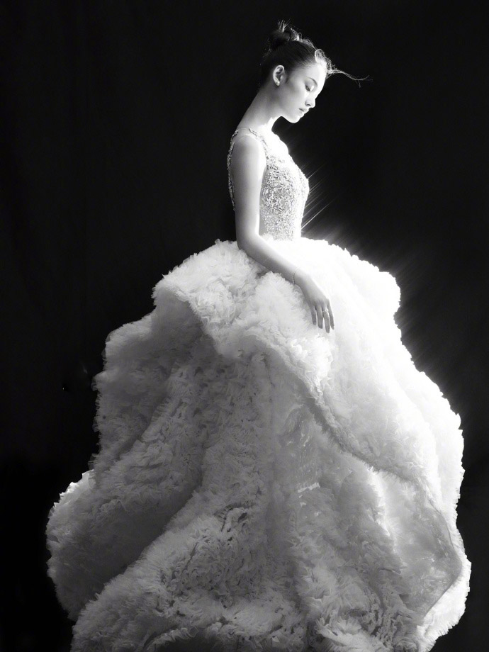 严屹宽杜若溪婚纱写真图片 明星夫妻温馨写真图片图片