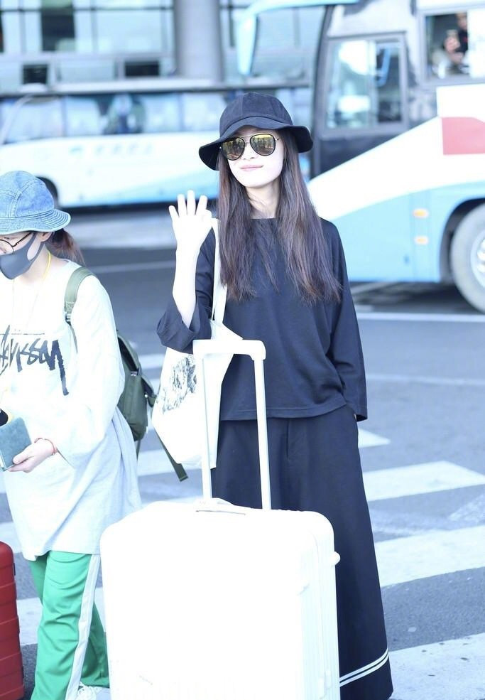 气质女神倪妮红裙性感时尚高清绝美写真图片图片