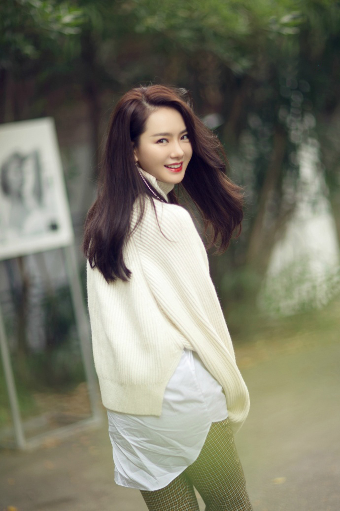 戚薇抹胸花裙娇艳迷人写真图片图片