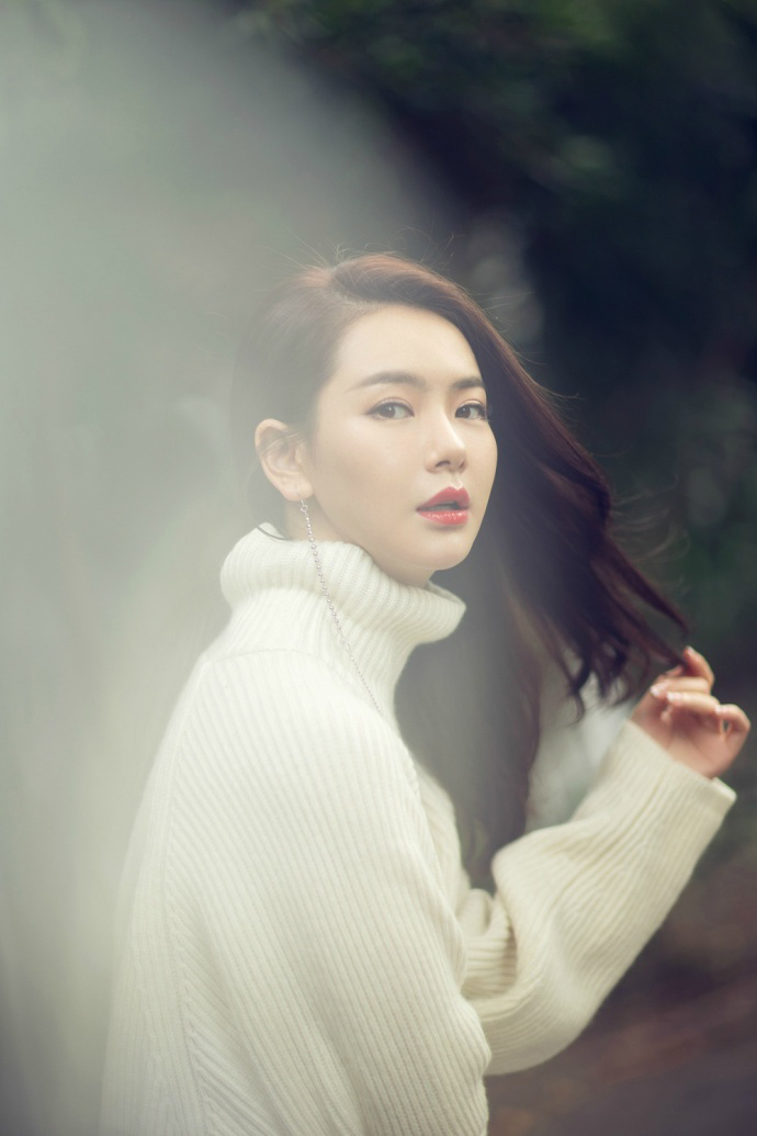 戚薇抹胸花裙娇艳迷人写真图片图片