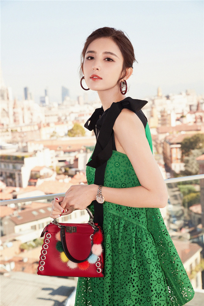 中国内地新疆乌鲁木齐市影视女演员古力娜扎甜美写真桌面壁纸图片 中国内地新疆乌鲁木齐市影视女演员古力娜扎甜美写真桌面壁纸图片