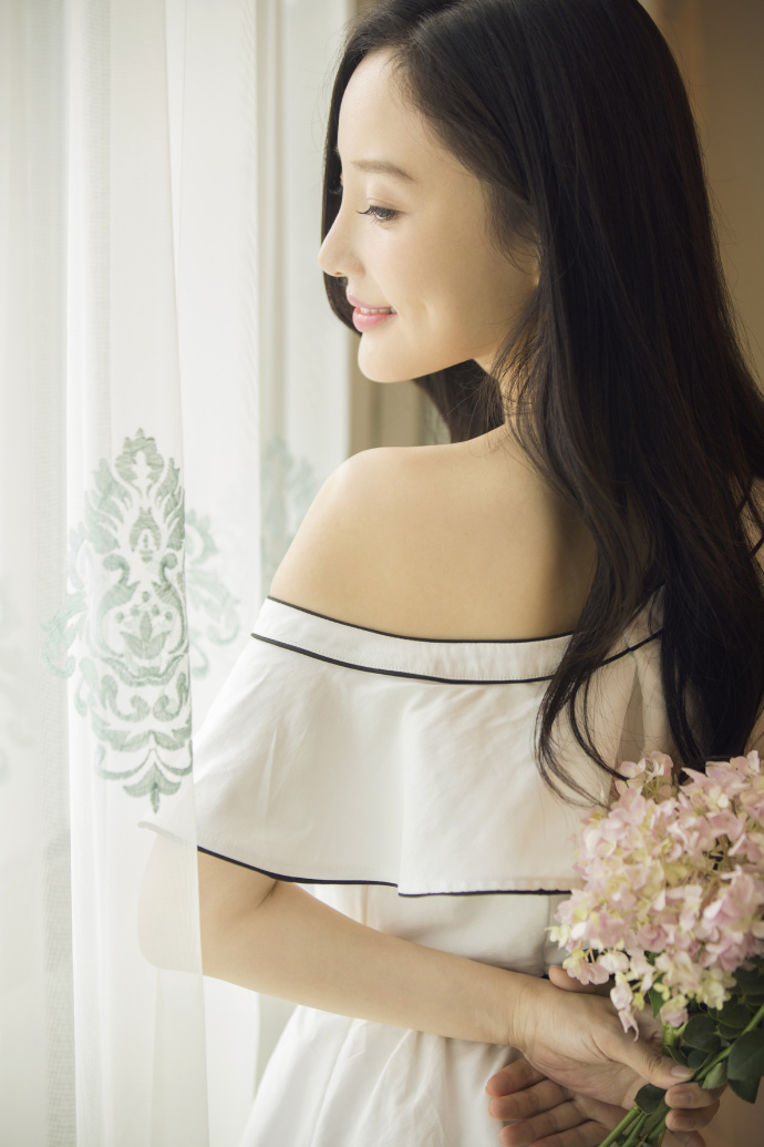 李小璐可爱扮嫩图片当冰激凌女郎李小璐出席活动图片图片