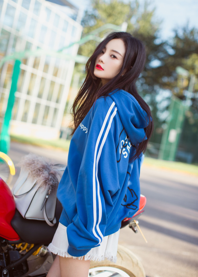 李小璐可爱扮嫩图片当冰激凌女郎李小璐出席活动图片图片