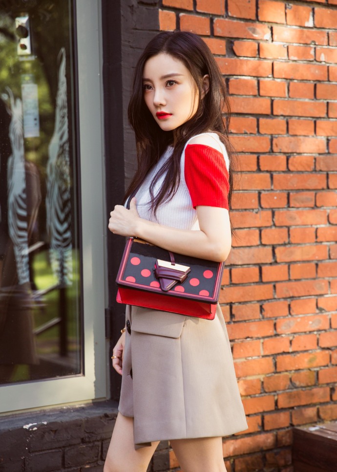 李小璐绝美靓丽写真惹火撩人图片