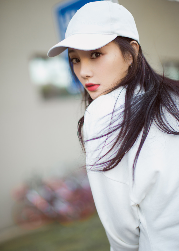 李小璐粉色抹胸花瓣长裙性感活动照图片图片