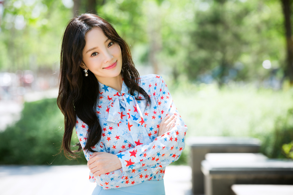 李小璐董璇合照似少女 姐妹相聚甜蜜开心图片