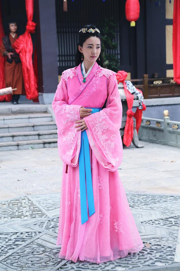 王丽坤现身霍比特人村 素颜女神清新可人图片图片