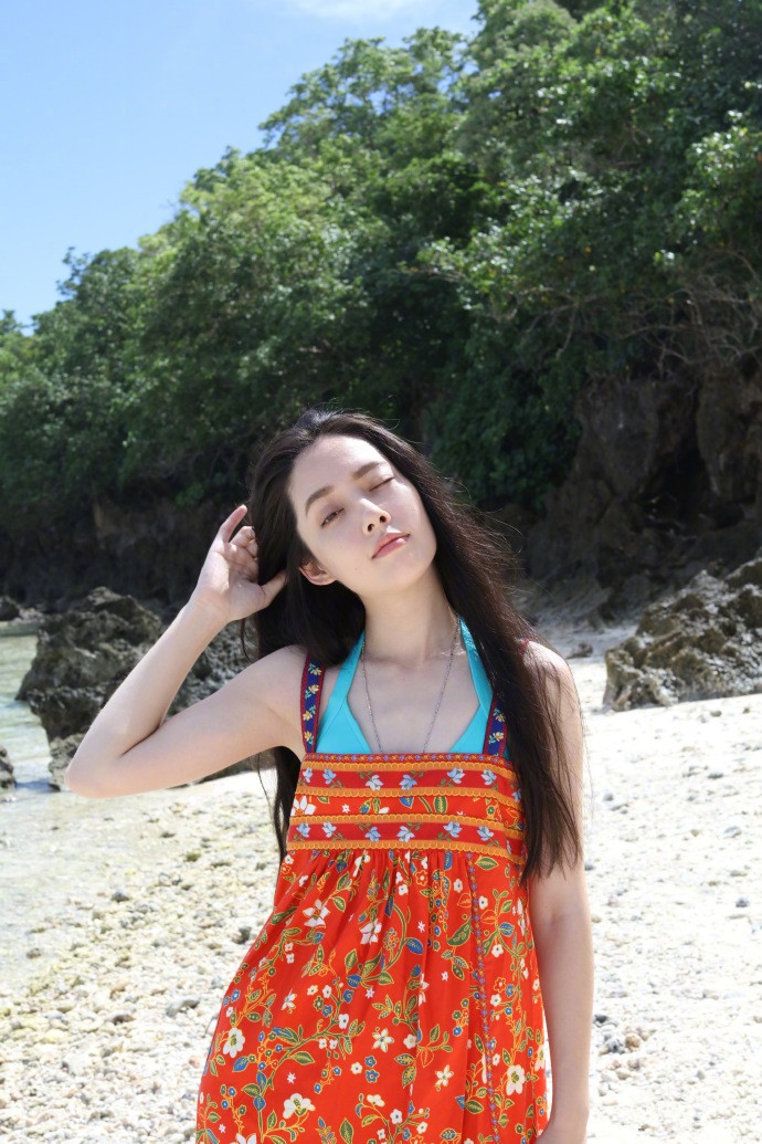 国民女神郭碧婷浪漫优雅写真图片 长发飘逸安静如初图片