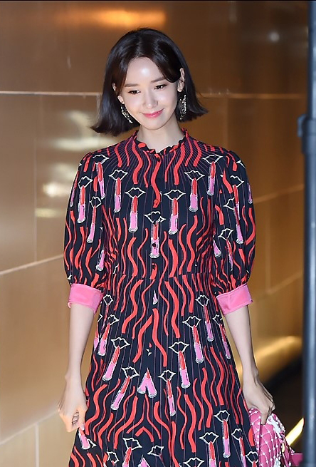 高清韩国首尔永登浦美女林允儿短发造型清爽养眼写真图片图片