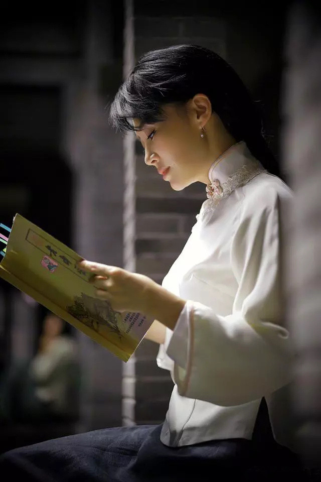 许晴假日休闲复古 优雅俏皮暖意动人图片