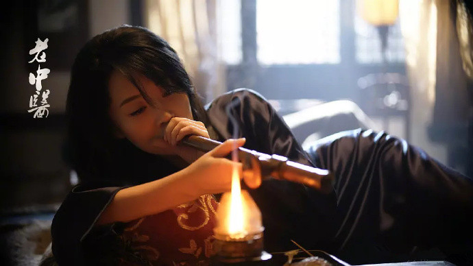 许晴假日休闲复古 优雅俏皮暖意动人图片