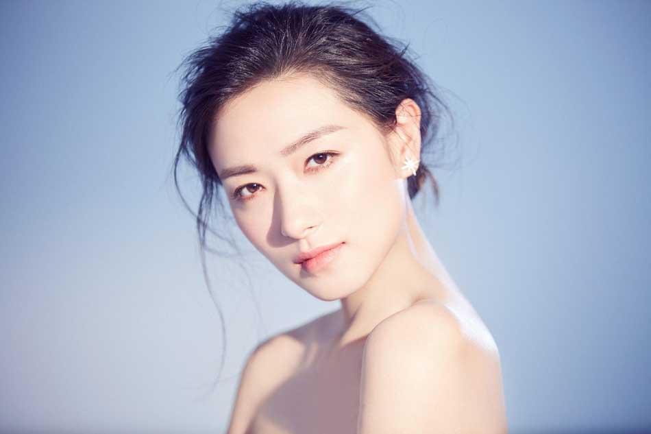 万茜性感图片 万茜露肩锁骨清新写真图片图片
