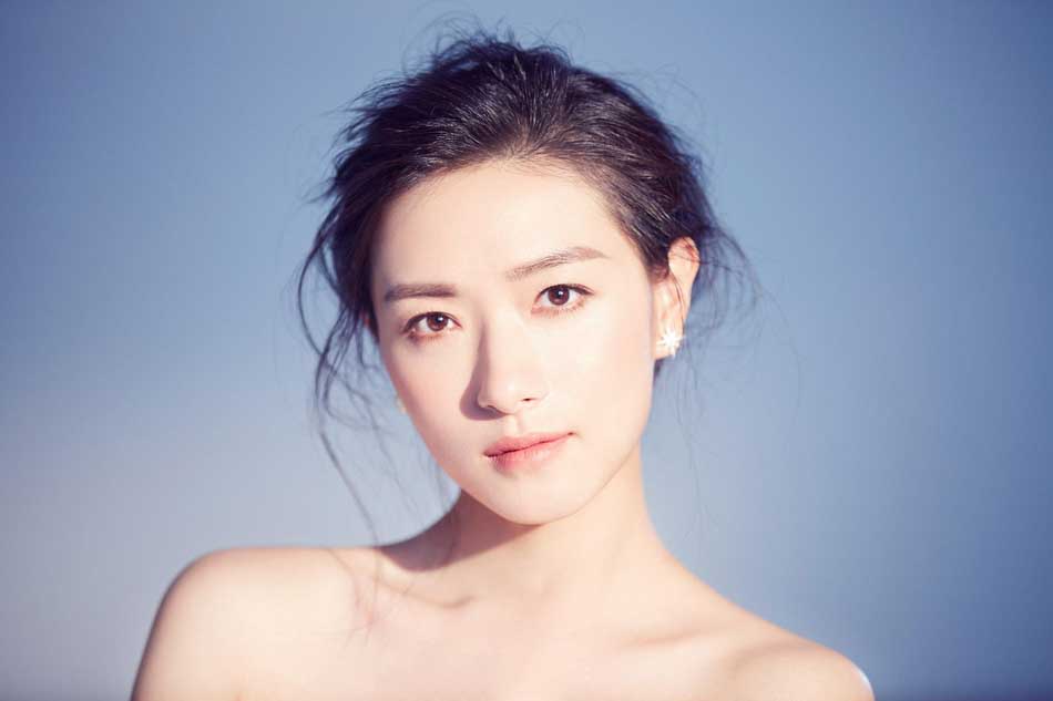 万茜白衫性感优雅写真图片图片