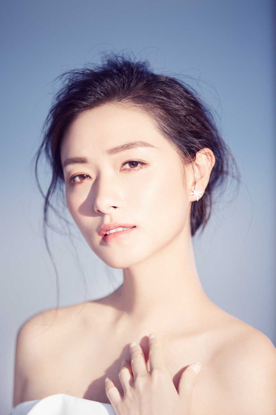 万茜性感图片 万茜露肩锁骨清新写真图片图片