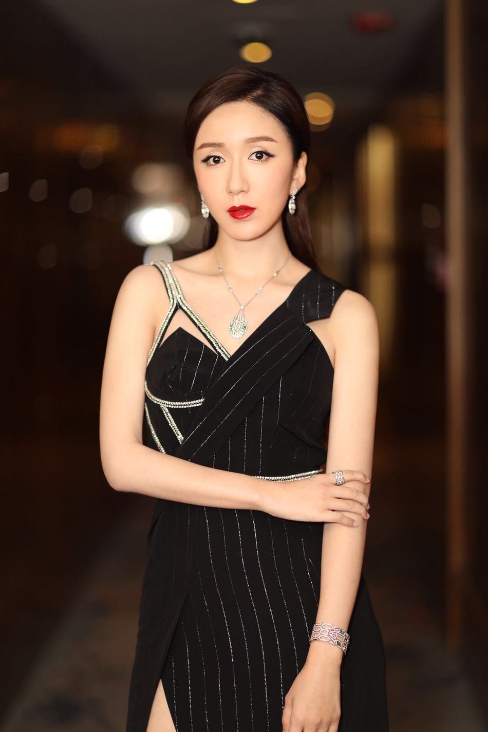 娄艺潇唯美写真高清手机壁纸图片