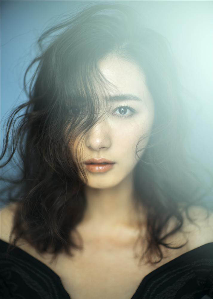 万茜OL装扮干练性感杂志写真图片图片