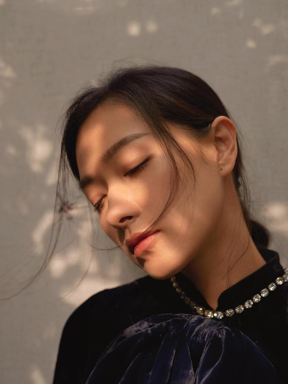 万茜OL装扮干练性感杂志写真图片图片