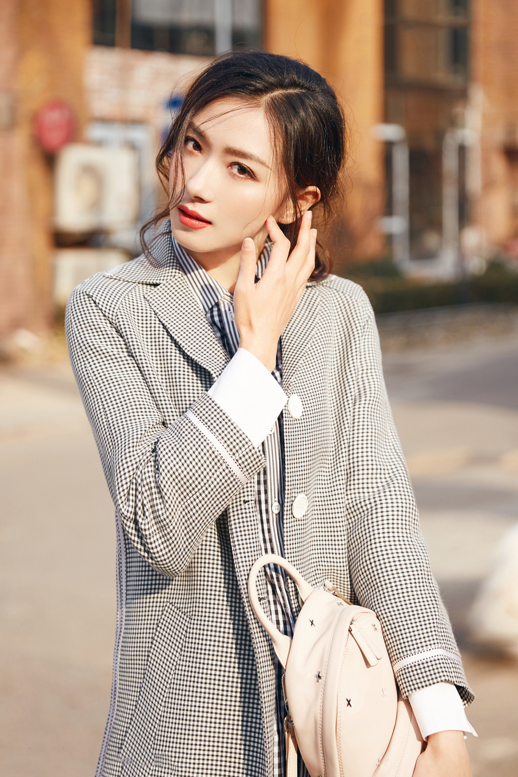 万茜OL装扮干练性感杂志写真图片图片