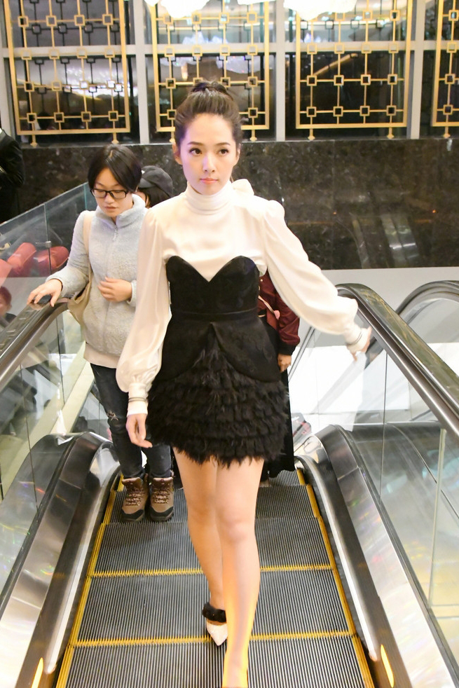 国民女神郭碧婷浪漫优雅写真图片 长发飘逸安静如初图片