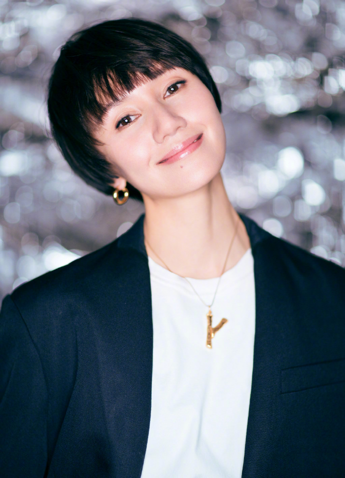 中国内地湖北省荆州女演员袁泉优雅高级时尚写真图片图片