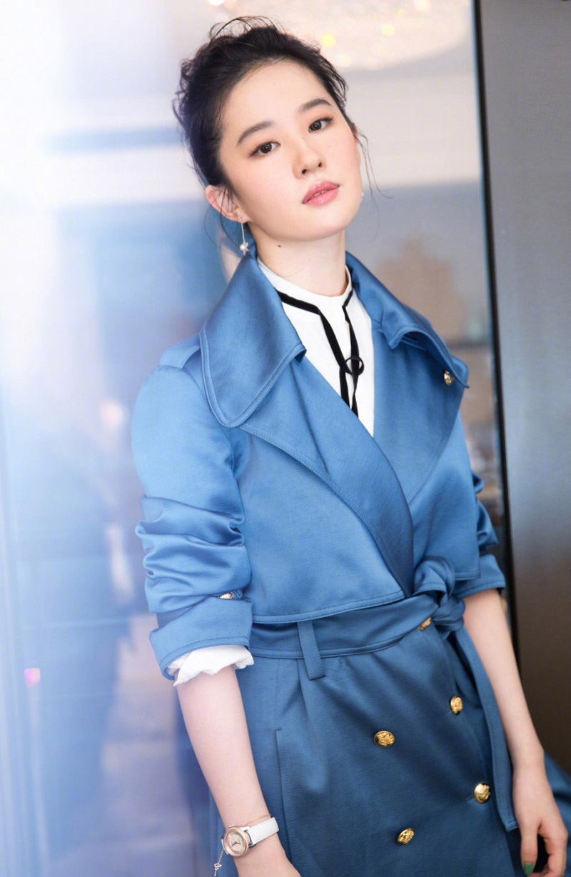 刘亦菲黑色吊带裙成熟性感写真图片图片