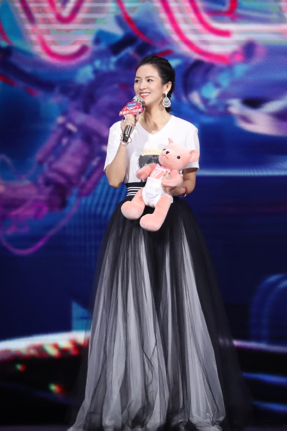 章子怡图片章子怡最新时尚封面图片 恋情甜美人比花娇图片