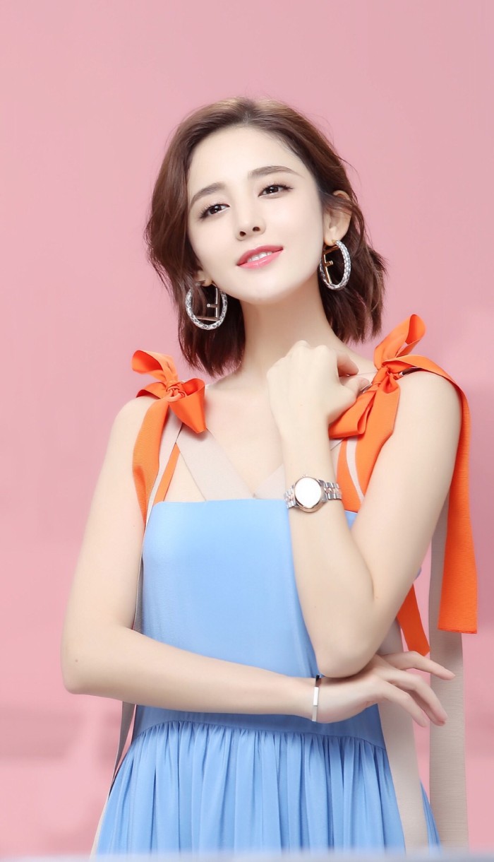 中国内地新疆乌鲁木齐市影视女演员古力娜扎性感红唇时尚写真图片图片