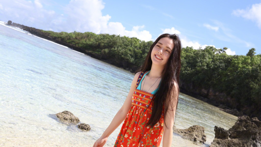 郭碧婷吊带裙海边清凉写真图片  郭碧婷图片图片