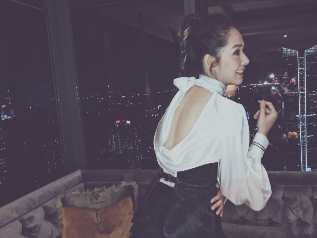 郭碧婷黑白短裙性感迷人写真图片  郭碧婷图片图片