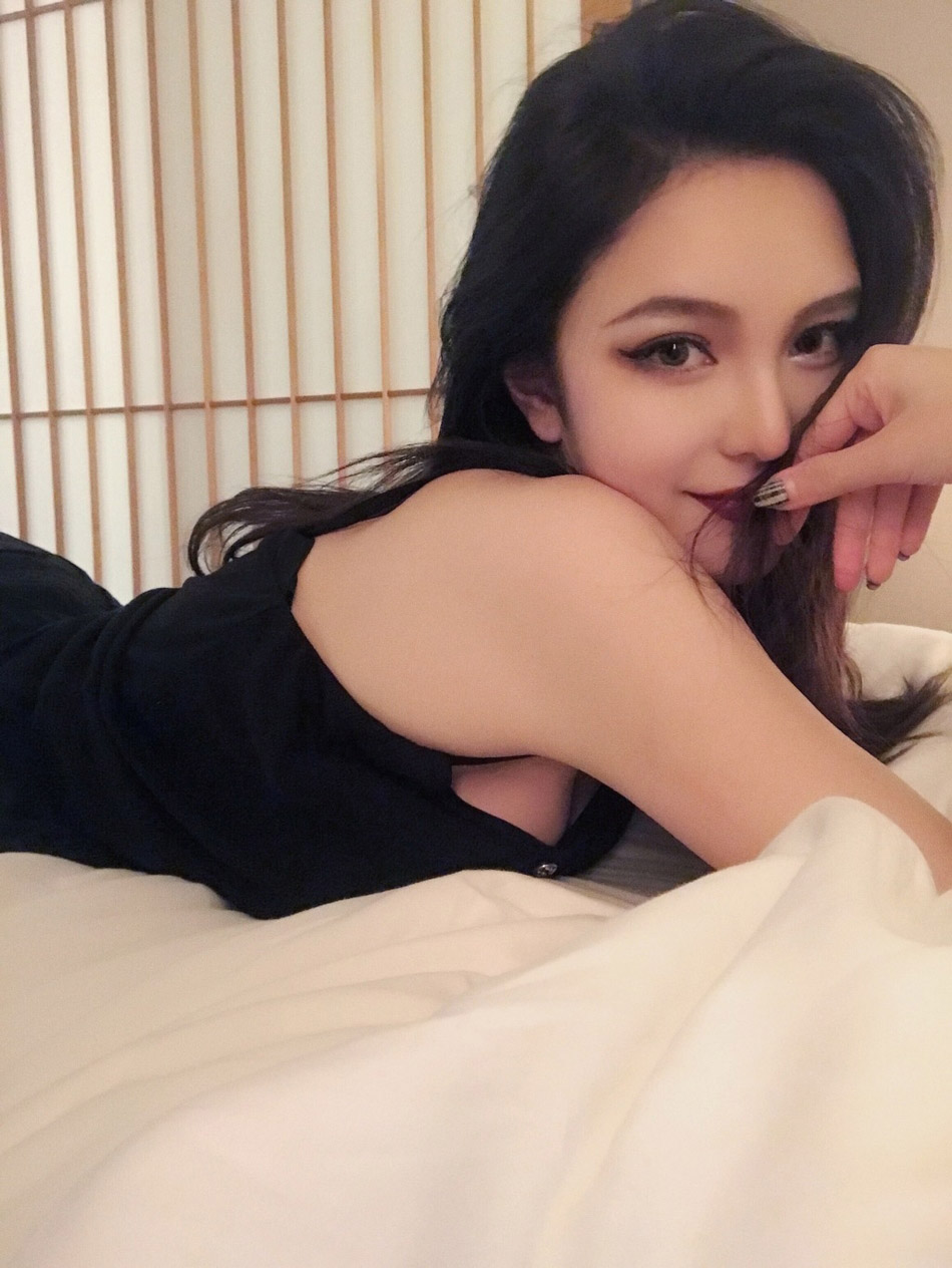 周扬青图片