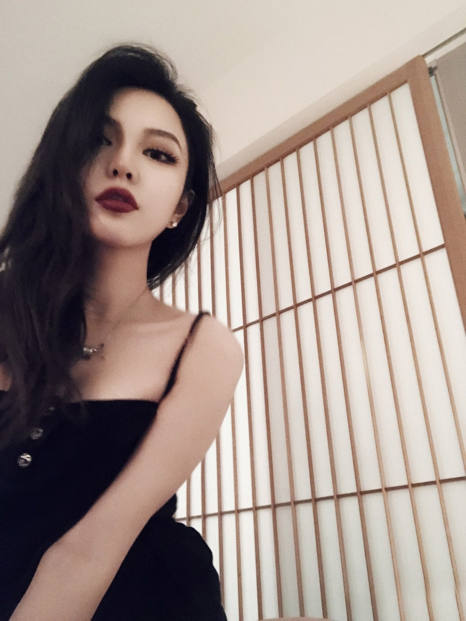 周扬青图片