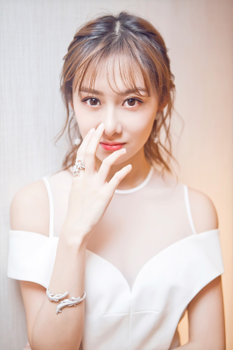 中国内地湖北省武汉女演员曹曦月午后阳光清新文艺写真图片