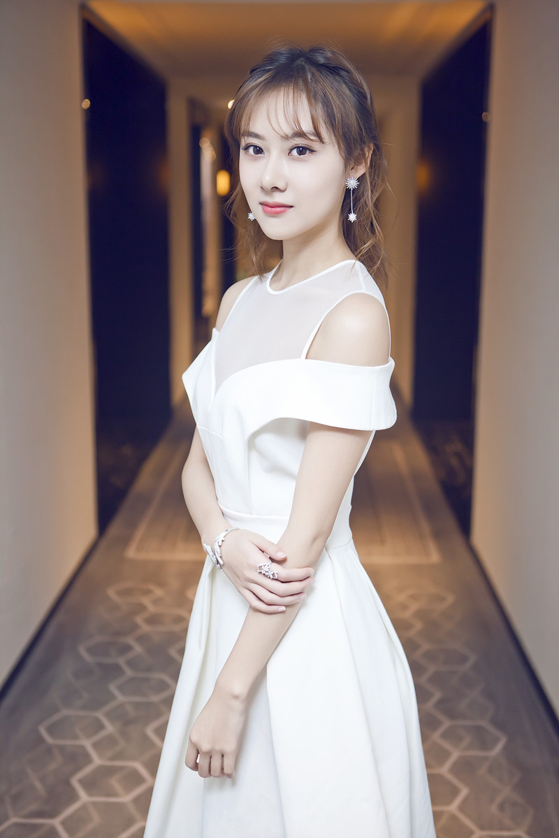 曹曦月图片