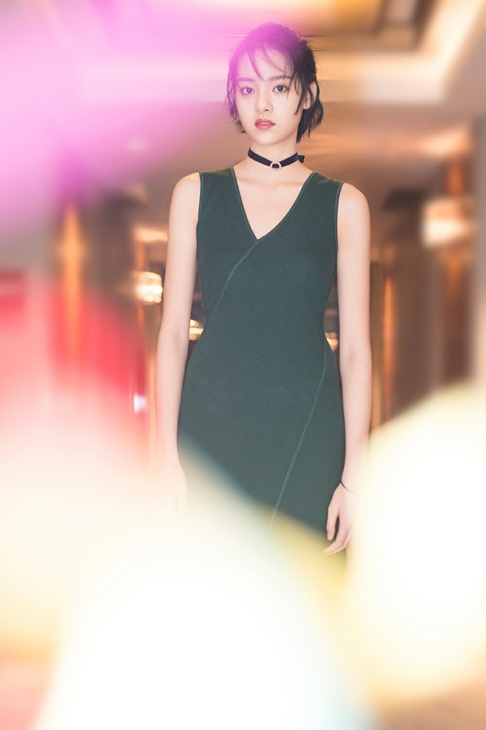 高清重庆美女张艺上深V长裙魅力活动写真图片图片