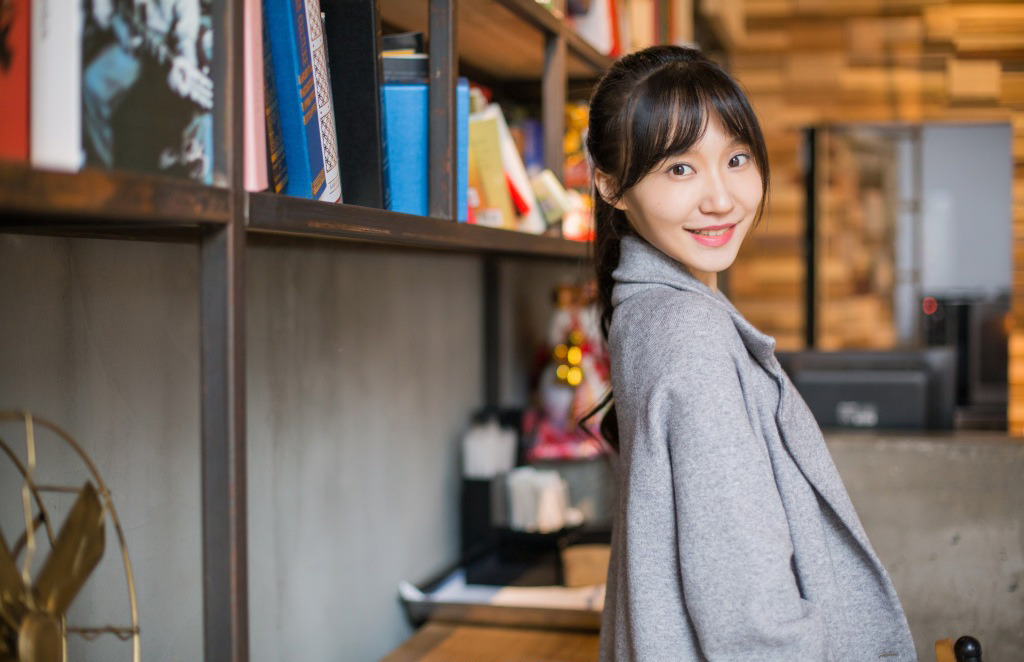 美女李牵图片
