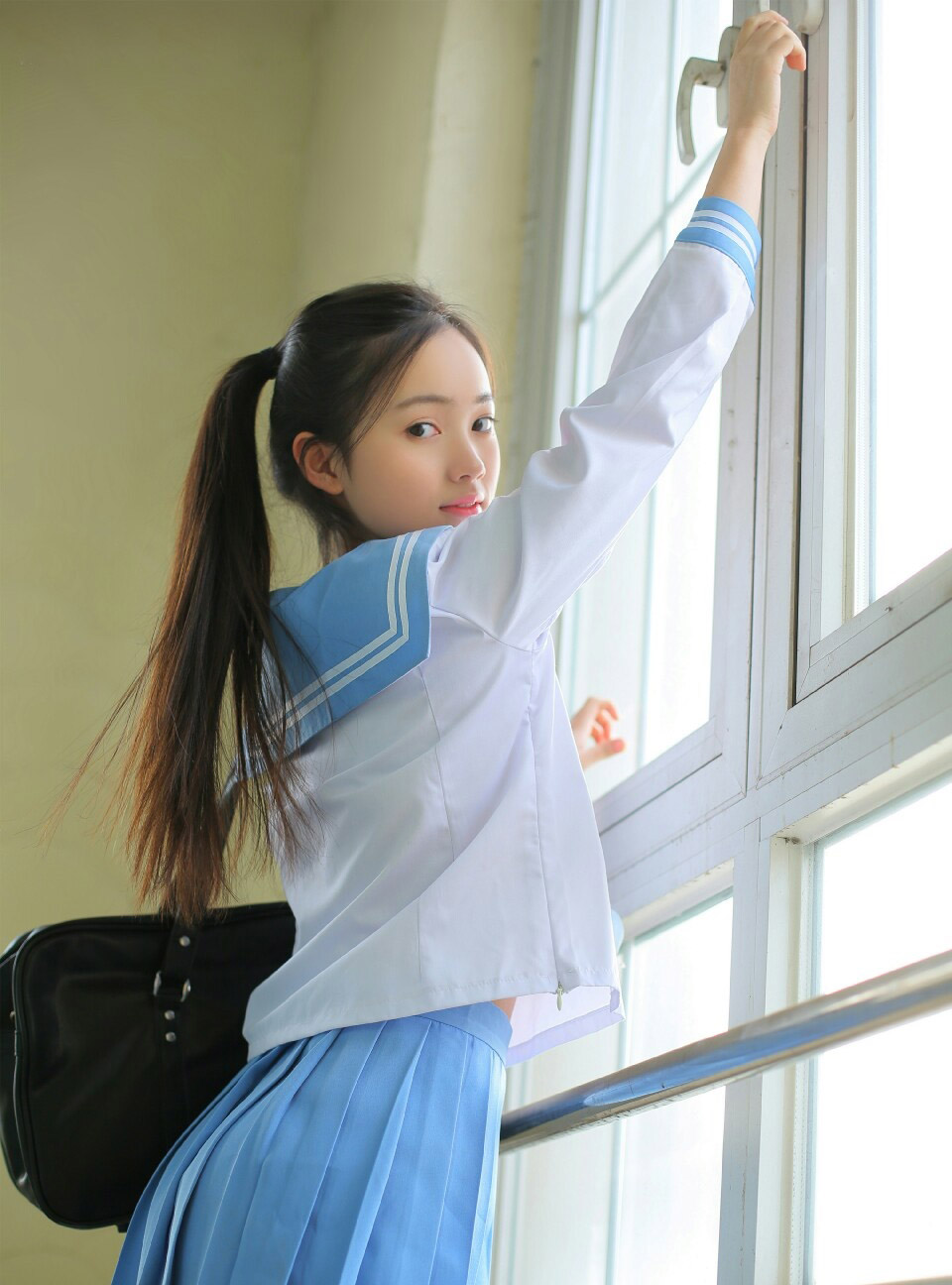 美女高露图片