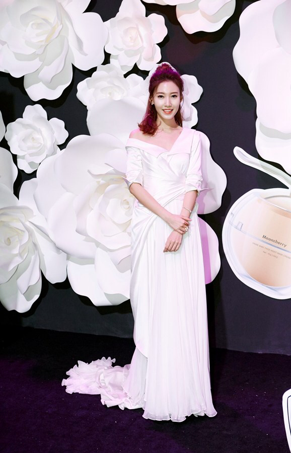 高清中国内地北京女演员高露唯美气质礼服活动图片图片