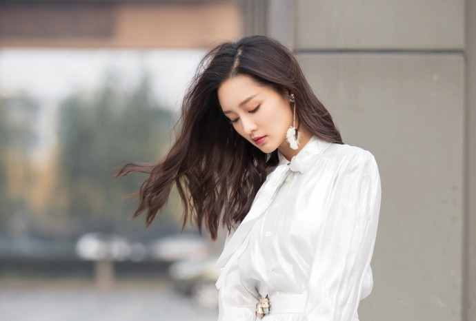 李沁巴黎甜美时髦街拍写真图片  李沁图片图片