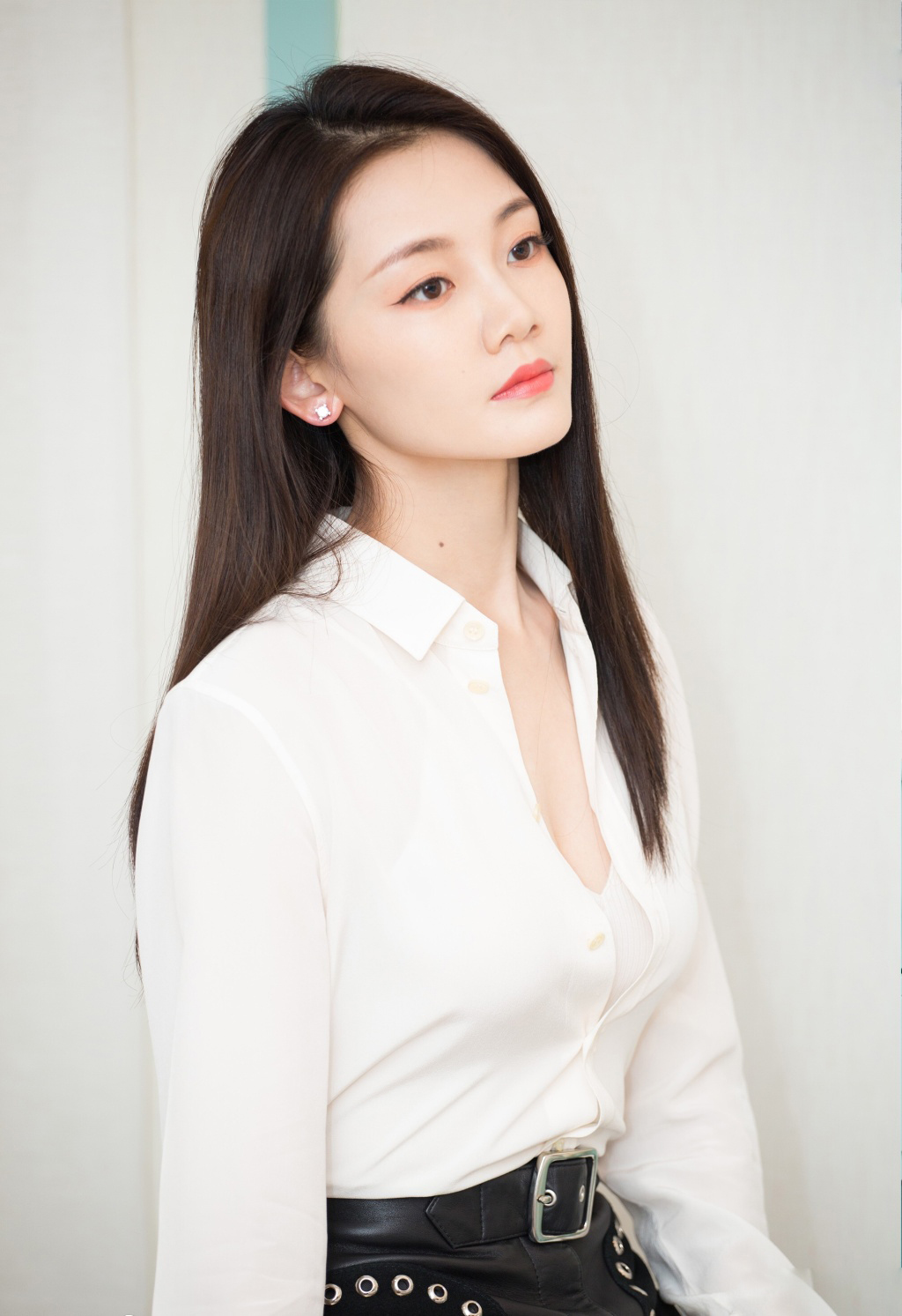 芳华女主角苗苗何小萍性感礼服活动照图片