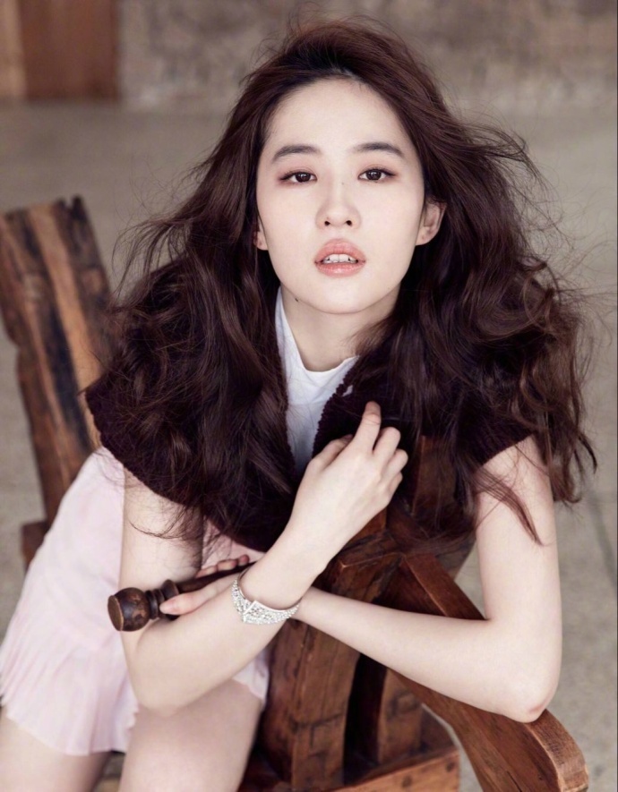 刘亦菲杂志封面迷幻性感时尚大片写真图片