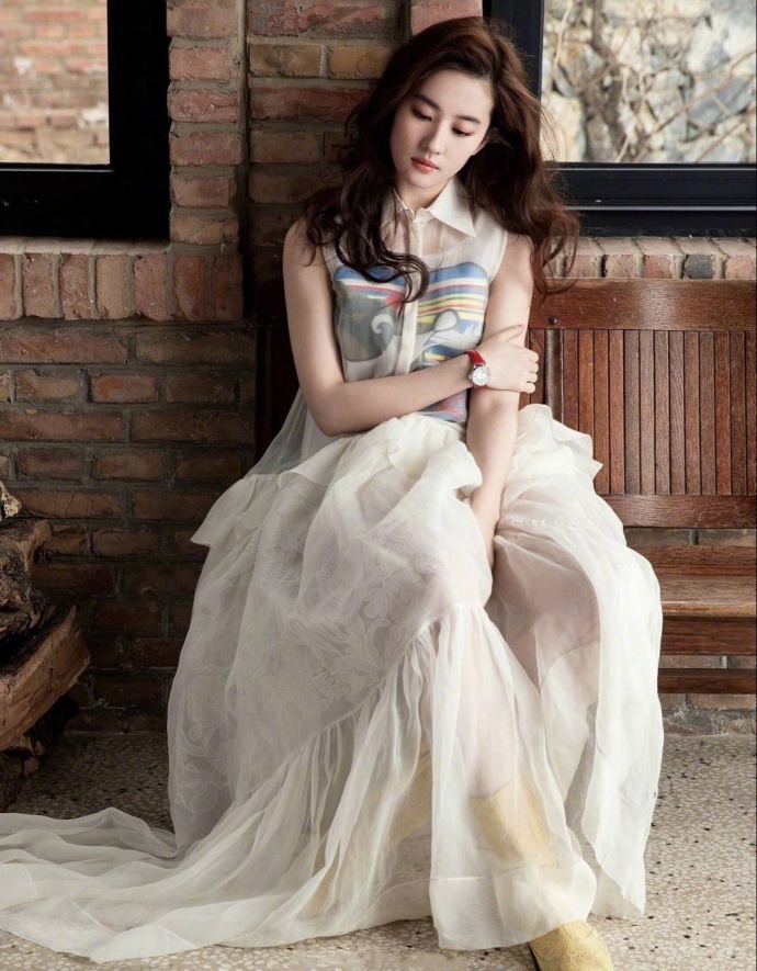 刘亦菲杂志封面迷幻性感时尚大片写真图片