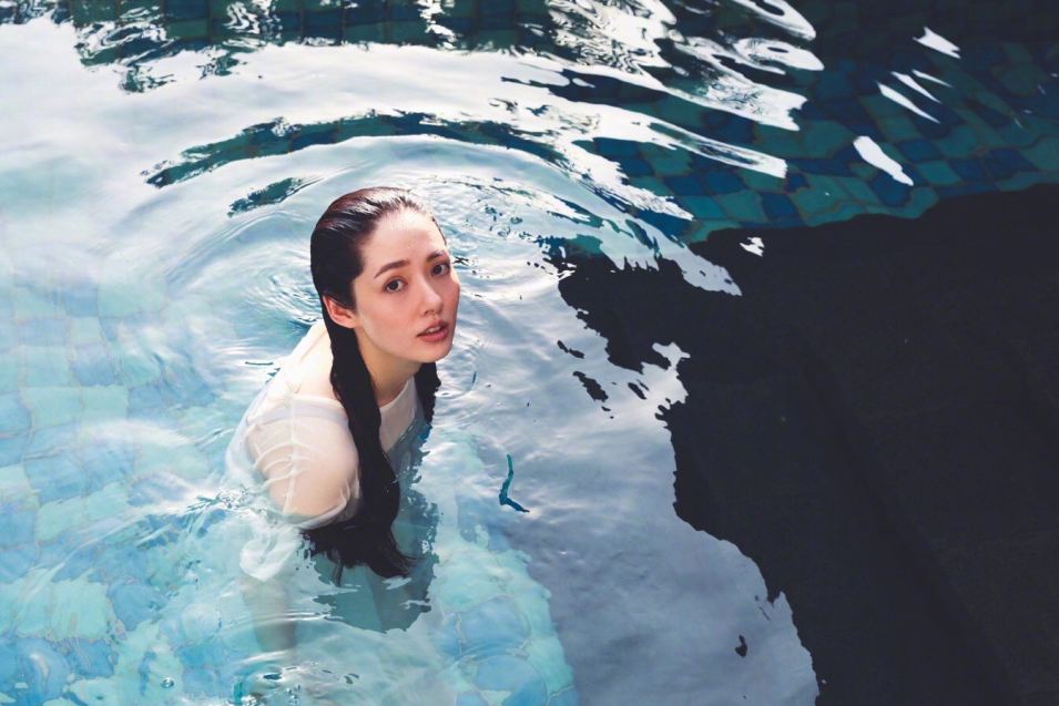 郭碧婷泳池性感迷人写真图片图片