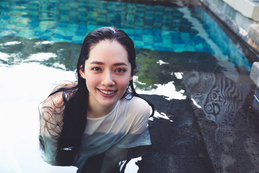 郭碧婷泳池性感迷人写真图片图片